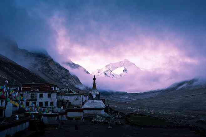 去西藏的珠穆朗玛峰旅游有哪些景点和需要注意的事项呢？