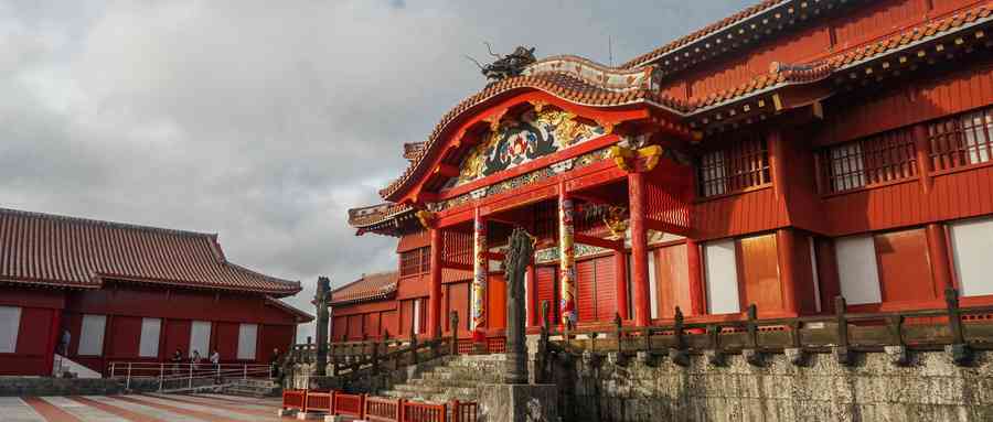 日本世界文化遗产冲绳首里城突发大火 正殿被烧毁