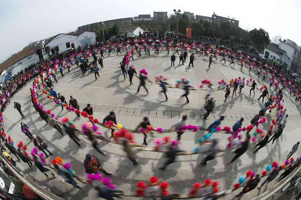 华东地区一种奇特的汉族民俗舞蹈“浦江板凳龙”