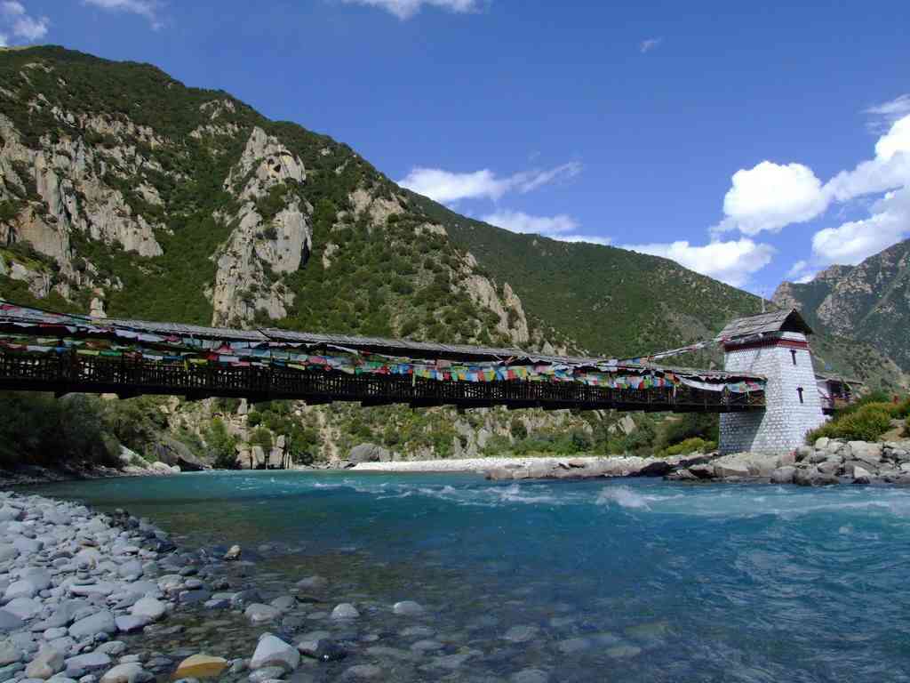 川藏古道，从巴塘的全世界路过