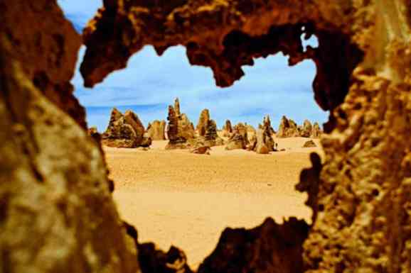 澳洲有个史前怪石阵，距今三万年寸草不生宛如迷宫