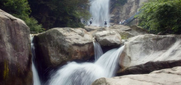 六羊山通天河景区