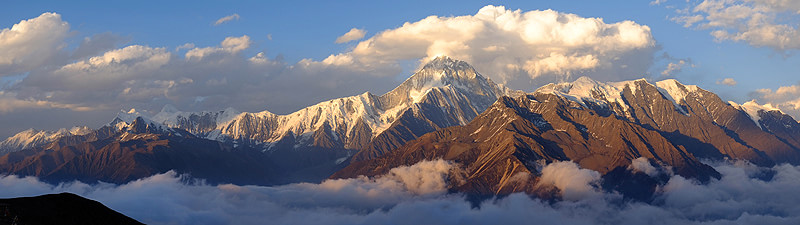 贡嘎雪山