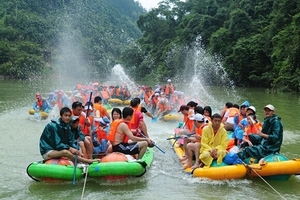 衡阳个人团队单位到石燕湖地下峡谷漂流一日游