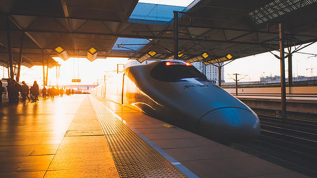 外媒称中国高铁客流量跃居世界第二